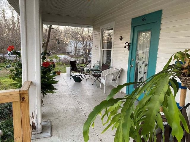 555 S Chambers Street, Giddings