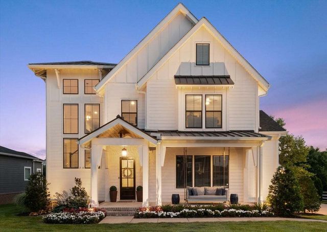 999 Spruce Ridge Ln, Spring Hill