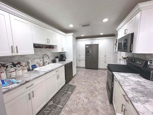 8992 Sw 7th St, Boca Raton