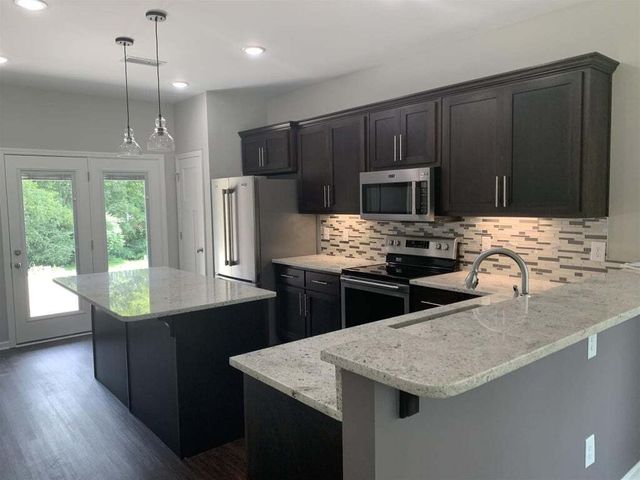 95a Cages Rd, Hendersonville