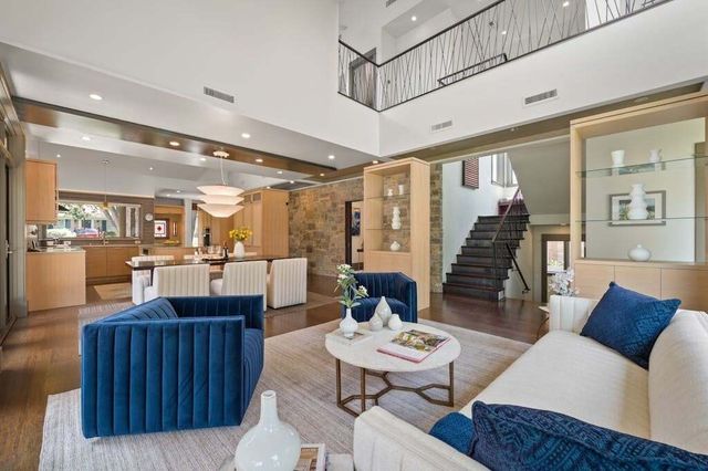 2204 Meadowbrook Drive, Austin