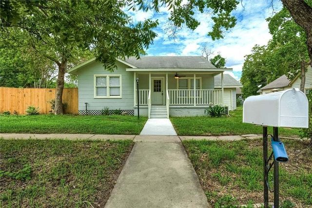 111 N Cedar Avenue, Luling