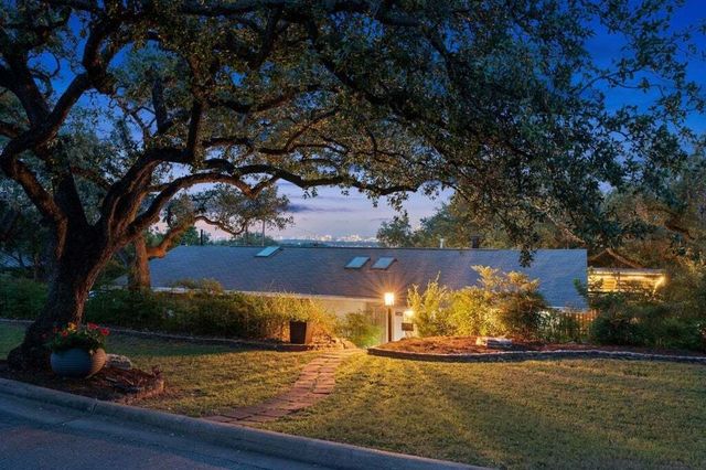 209 Mcconnell Drive, West Lake Hills