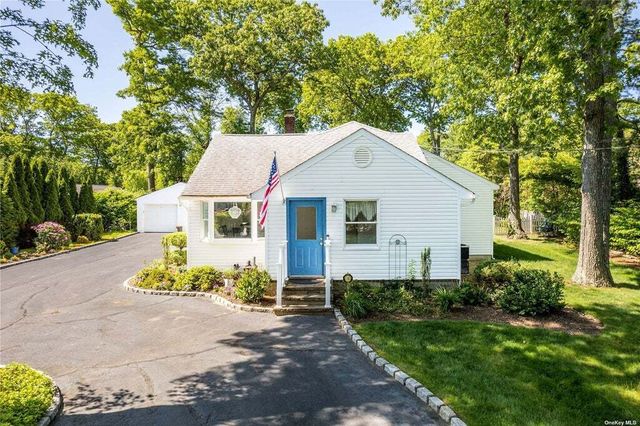 96 Brooksite Drive, Smithtown