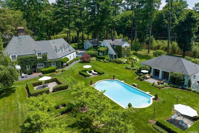 76 Brookville Road, Muttontown