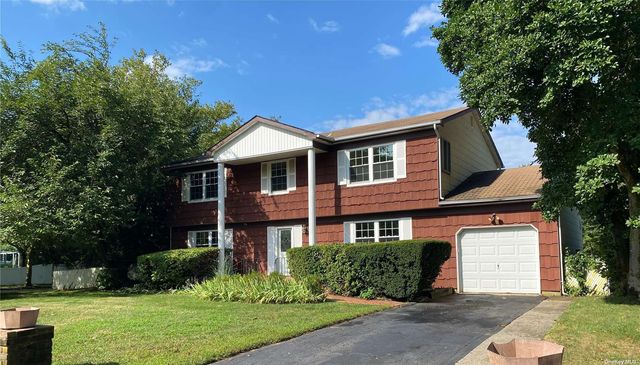 86 Strathmore Village Drive, South Setauket