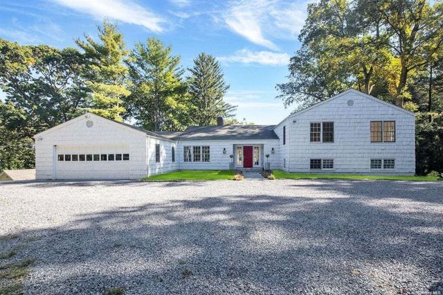 150 Factory Pond Road, Locust Valley