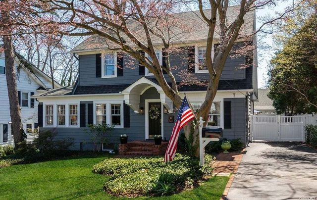 31 Bella Vista Street, Locust Valley