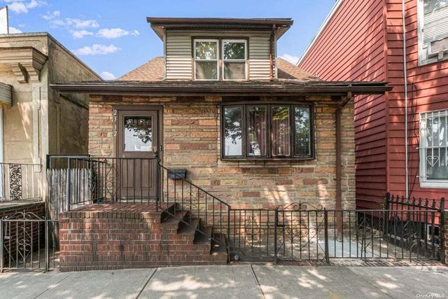 23-32 Sound Street, Astoria
