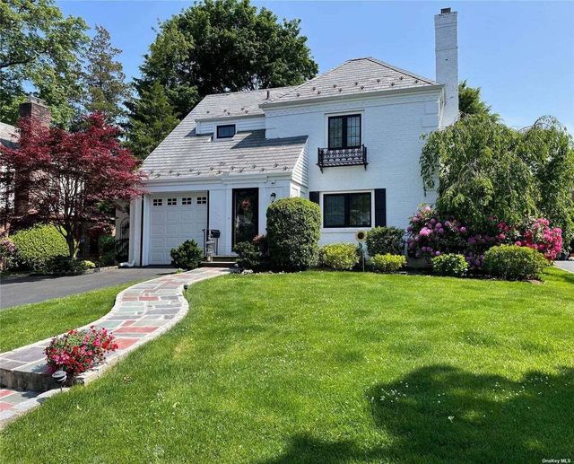 60 Bourndale Road N, Manhasset