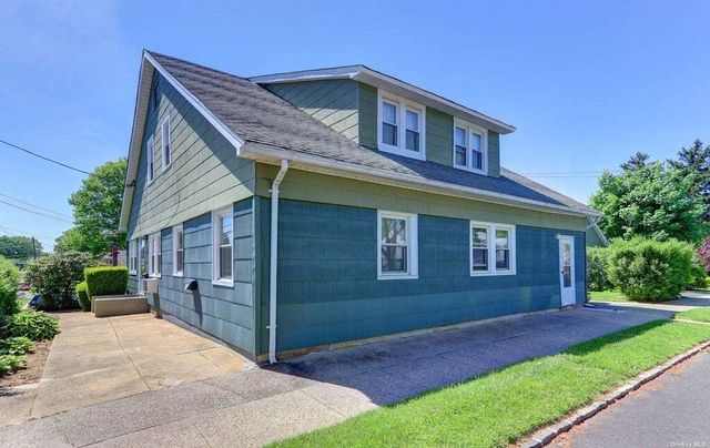 54 Mckinley Avenue # 1st Fl, Albertson