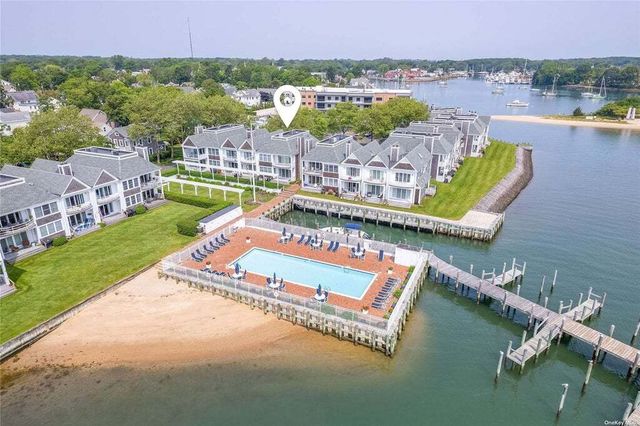 22 Stirling Cv, Greenport