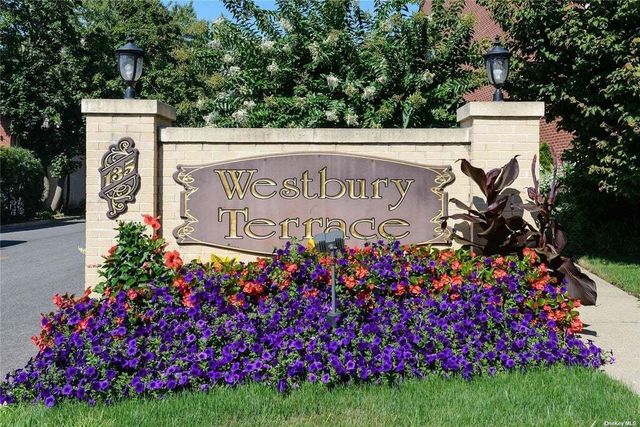 135 Post Avenue # 5t, Westbury