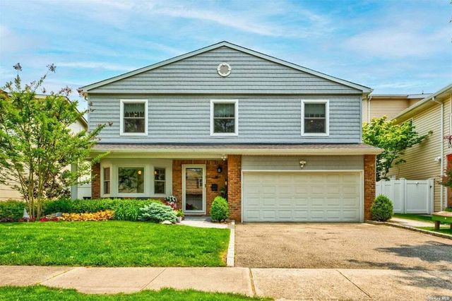 16 Marlin Lane, Port Washington