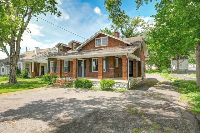 424 E Main St, Gallatin