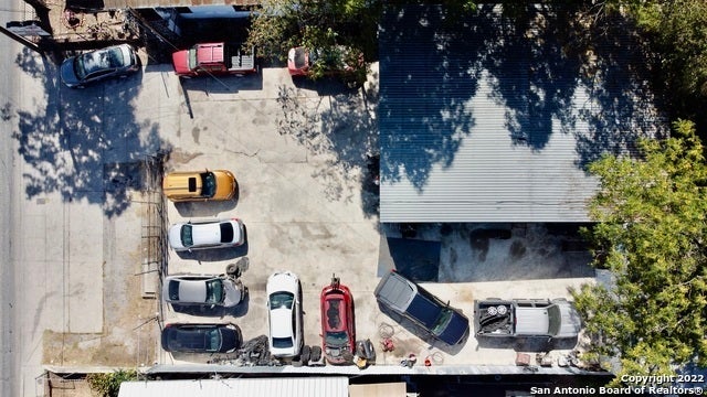 915 N Zarzamora St, San Antonio