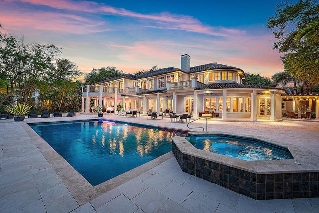 301 Se Harbor Point Dr, Stuart