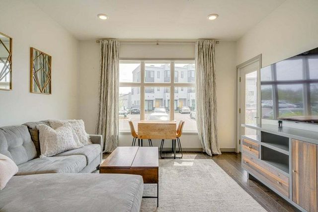 400 Herron Dr 115, Nashville