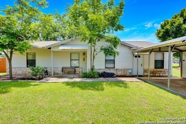 705 N Laurel Street, Bastrop