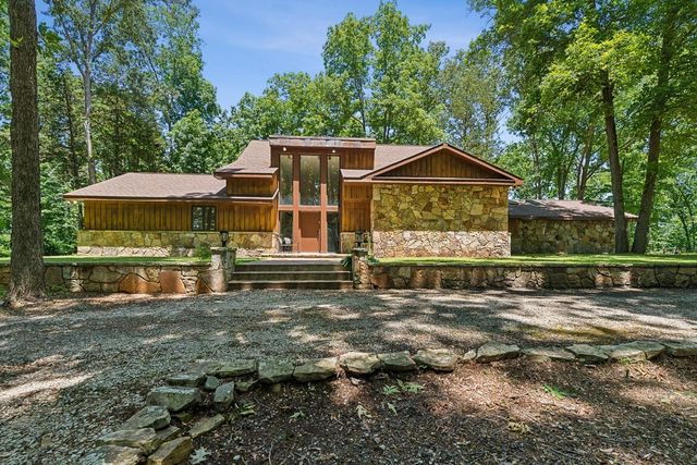 481 Winding Path, Winchester