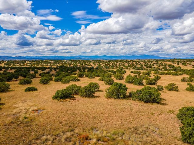32 Tierra Antigua, Santa Fe