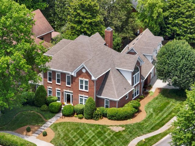 101 Doral Ln, Hendersonville