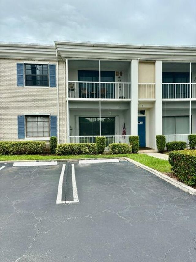 180 Cypress Club Dr #806, Pompano Beach