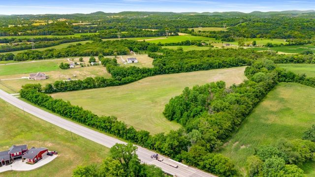 7 Highway 41a, Eagleville