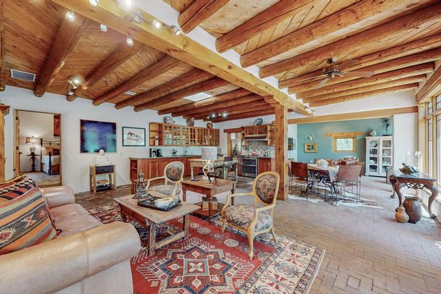 424 Los Pinos Road, Santa Fe