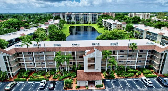 6655 Kensington Lane #302, Delray Beach