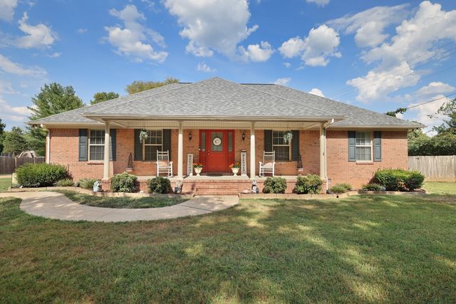 300 Gray Ln, Mount Pleasant