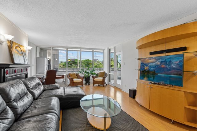 1401 S Federal Hwy #211, Boca Raton