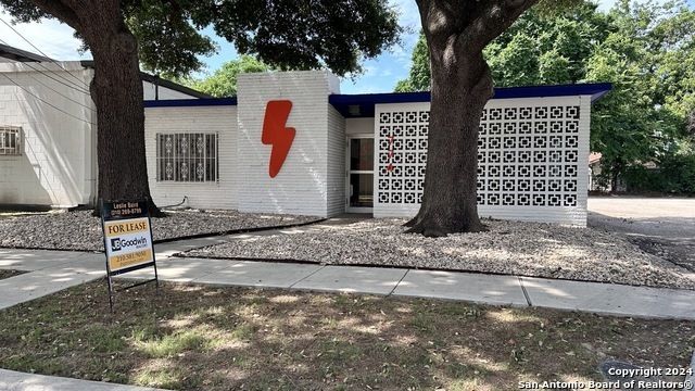 774 E Locust St, San Antonio