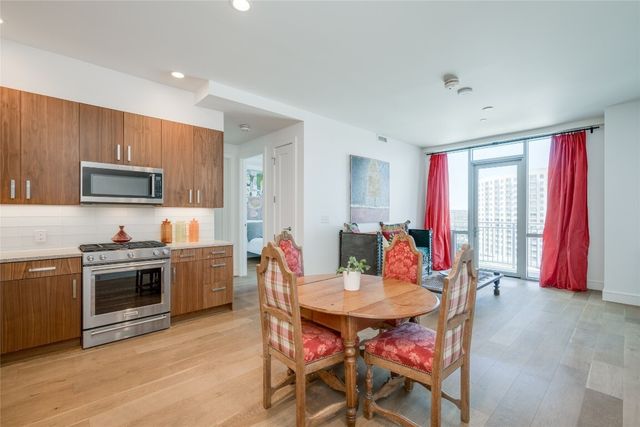 222 West Avenue 1112, Austin