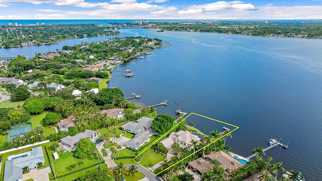 20 Yacht Club Pl, Tequesta