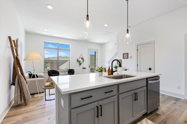 7341 Charlotte Pike 121, Nashville