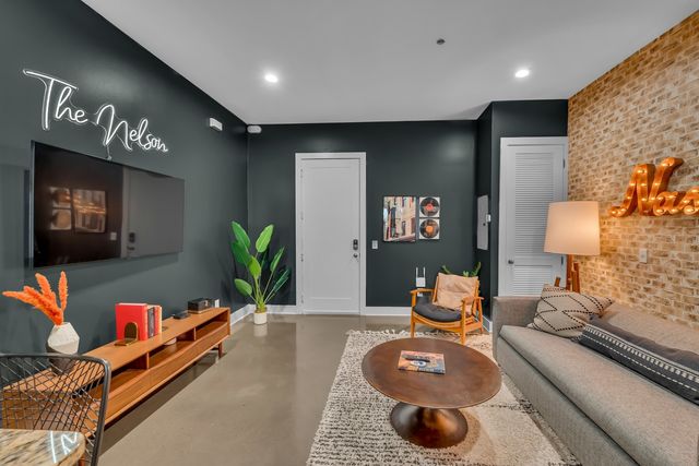 210 30th Ave N 208, Nashville