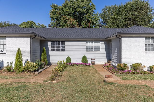 708 Castle Dr, Franklin