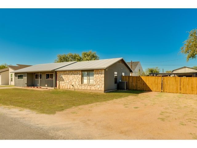 838 Pine Lane, Cottonwood Shores