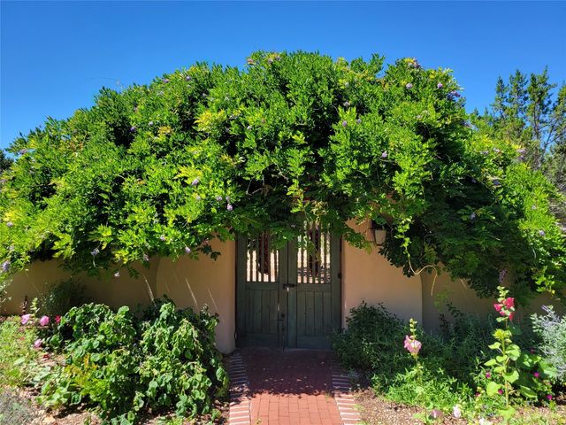 3140 Vista Sandia, Santa Fe