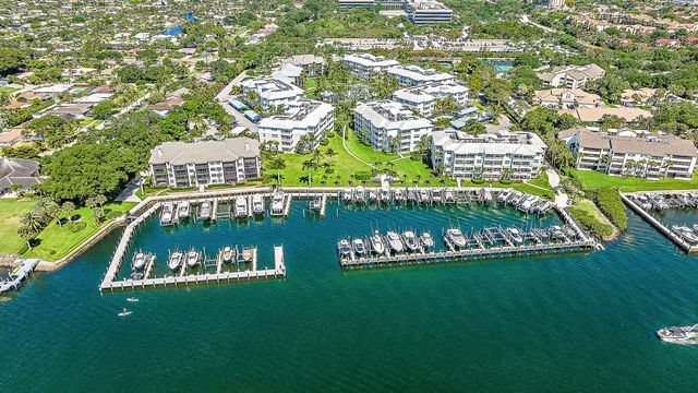 424 Bay Colony Dr N, Juno Beach