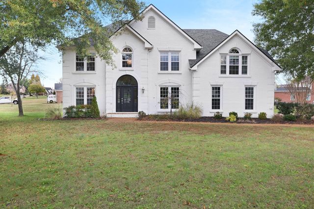 101 Creekglen Dr, Hendersonville