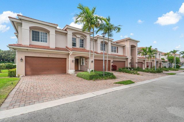 68 Landau St, Boynton Beach