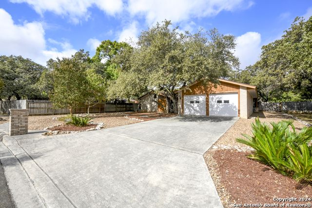 4531 Honey Locust Woods, San Antonio