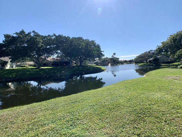 10872 Lake Front Pl, Boca Raton