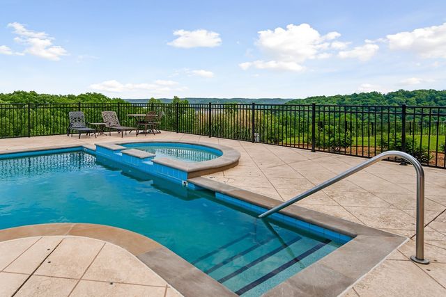 7100 Dale Ridge Rd F2, Lancaster