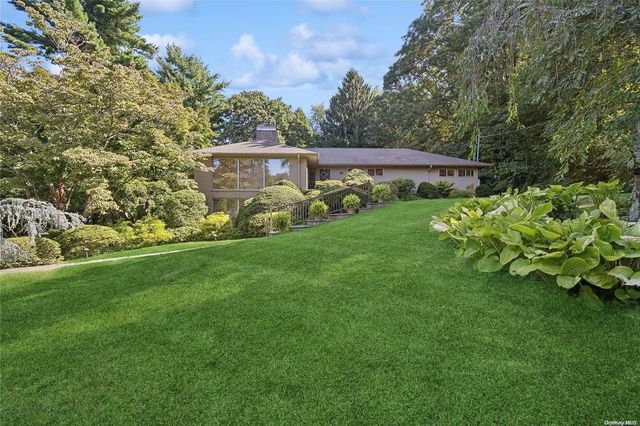 3 Pennington Drive, Huntington