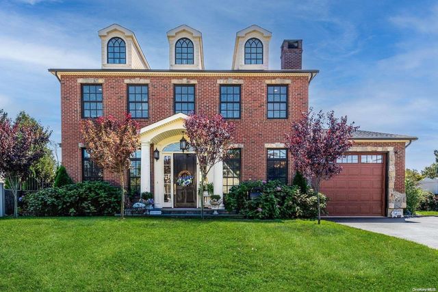 1974 Monroe Avenue, North Bellmore