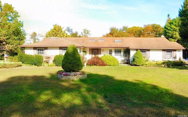 25 Northgate Drive, Syosset