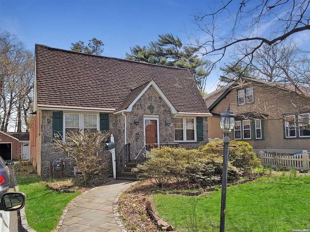138 Hewlett Avenue, Merrick